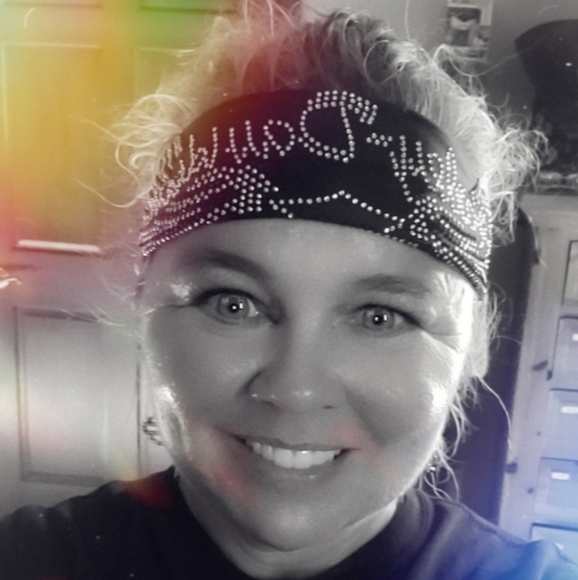 Meet your Posher, Danielle - Picture 2 of 2